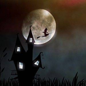 décor de conte de fées : sorcière sur balai magique
